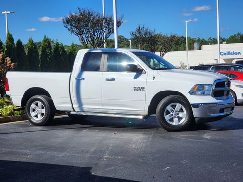 Used 2017 RAM 1500 Classic SLT image 3