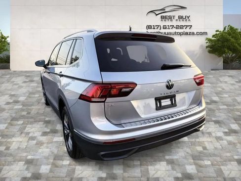 Used 2022 Volkswagen Tiguan SE FWD image 5