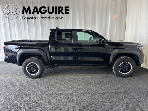 Used 2024 Toyota Tacoma TRD Off-Road AWD/4WD image 30
