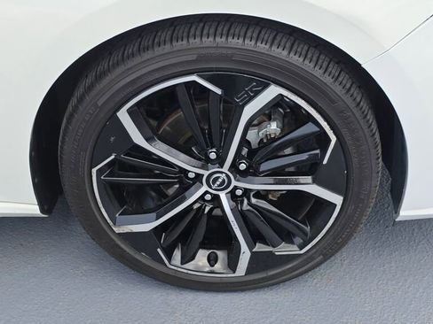 Used 2024 Nissan Altima 2.5 SR FWD image 9
