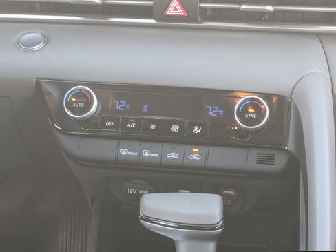 Certified 2023 Hyundai Elantra SEL image 17