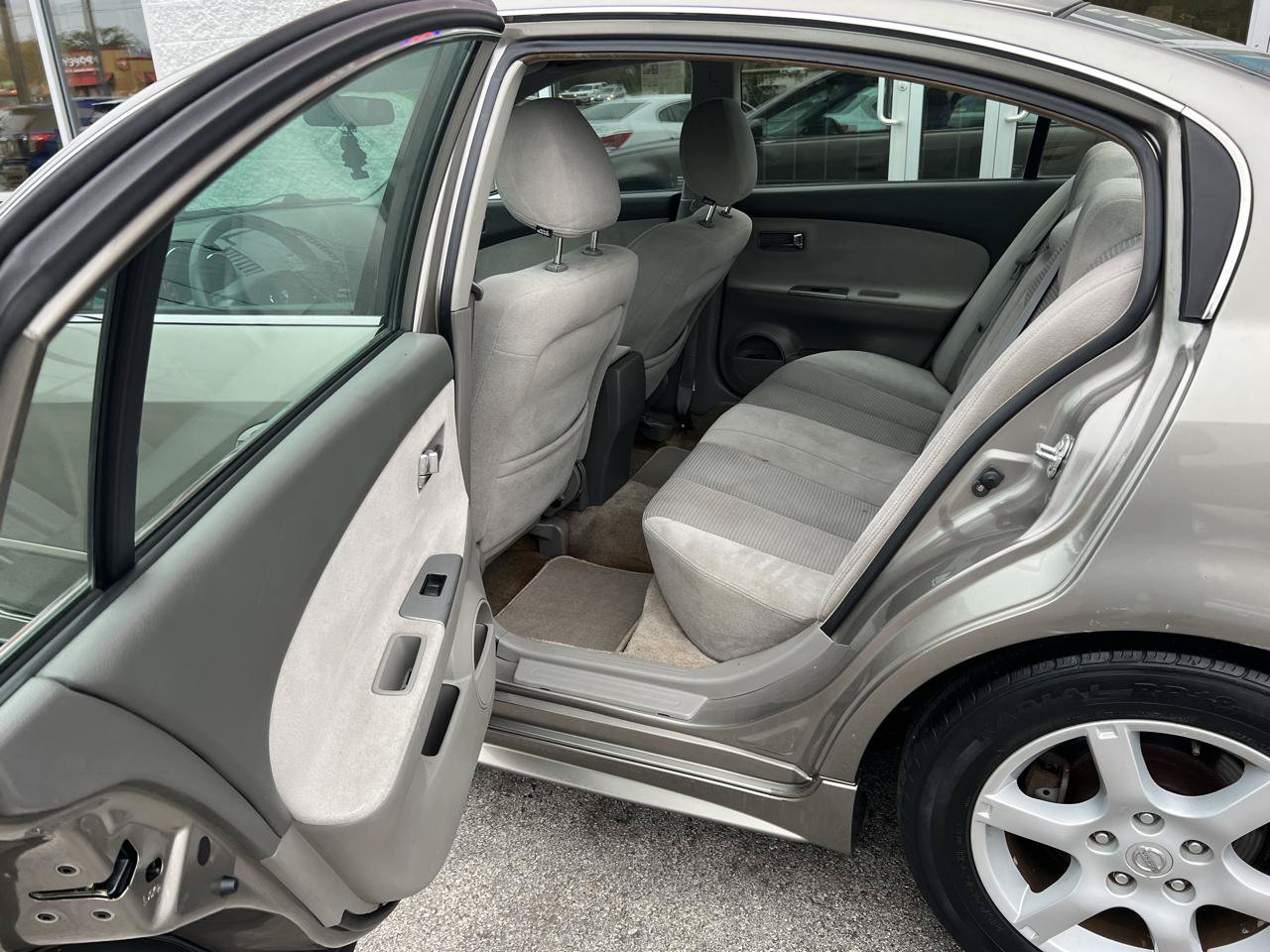 Used 2005 Nissan Altima 2.5 S w/ (F01) Convenience Pkg FWD image 14