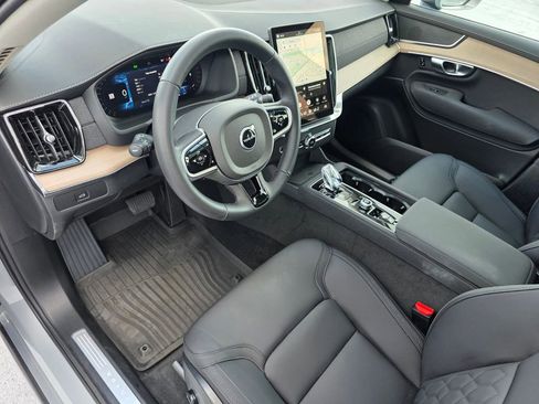 Used 2025 Volvo XC90 B5 Core w/ Protection Package AWD/4WD image 10