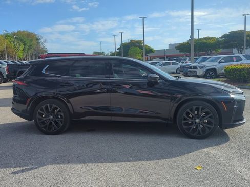 Used 2025 Toyota Crown Signia w/ Advanced Technology Package AWD/4WD image 4