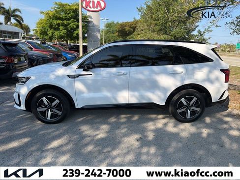 Certified 2023 Kia Sorento EX w/ Panoramic Sunroof Package image 2