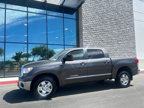 Used 2012 Toyota Tundra 4x4 CrewMax w/ Tow Pkg image 6