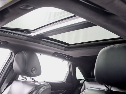 Used 2018 Cadillac XTS Vsport Platinum image 29