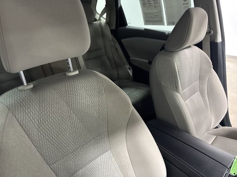 Used 2025 Nissan Rogue SV image 38