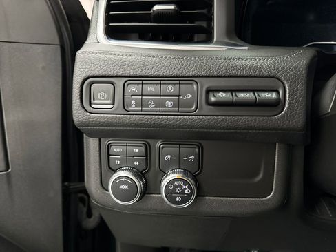 Used 2022 GMC Yukon XL Denali AWD/4WD image 11