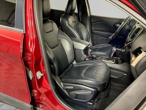 Used 2017 Jeep Cherokee Limited image 29