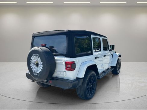 Used 2021 Jeep Wrangler Unlimited Sahara w/ Cold Weather Group AWD/4WD image 5