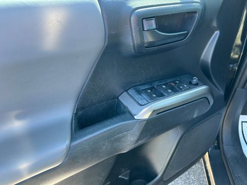 Used 2021 Toyota Tacoma SR5 w/ Technology Package image 11