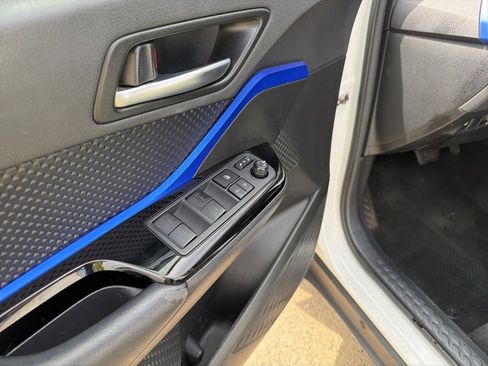 Used 2020 Toyota C-HR XLE image 12