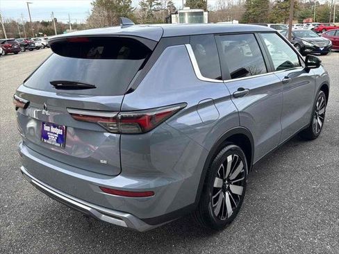 New 2026 Mitsubishi Outlander SE image 4
