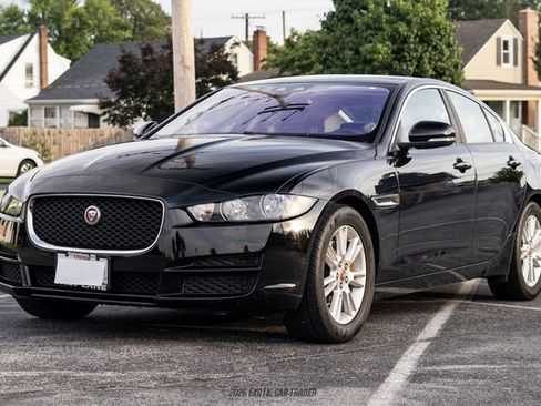 Used 2018 Jaguar XE Premium AWD/4WD image 14
