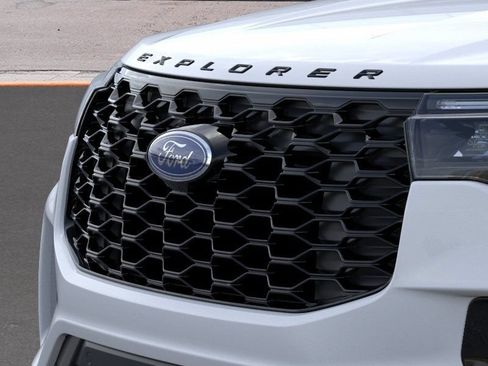 New 2026 Ford Explorer ST-Line w/ ST-Line Street Pack AWD/4WD image 17