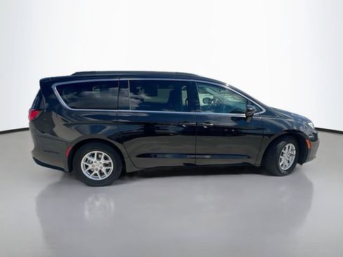 Used 2022 Chrysler Pacifica Touring-L FWD image 9