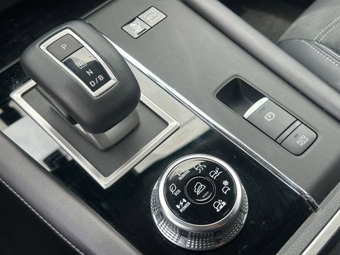 Used 2025 Mitsubishi Outlander 4WD Plug-In Hybrid image 20