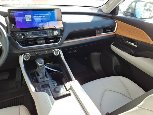 New 2026 Toyota Grand Highlander Limited image 9