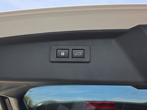 Certified 2025 Subaru Outback Premium image 33