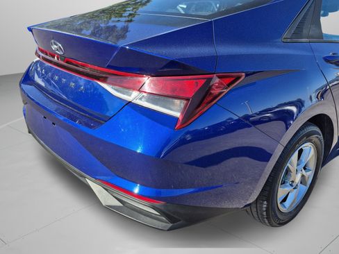 Certified 2021 Hyundai Elantra SE FWD image 31