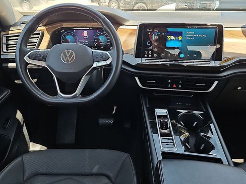 Used 2024 Volkswagen Atlas SE FWD image 17