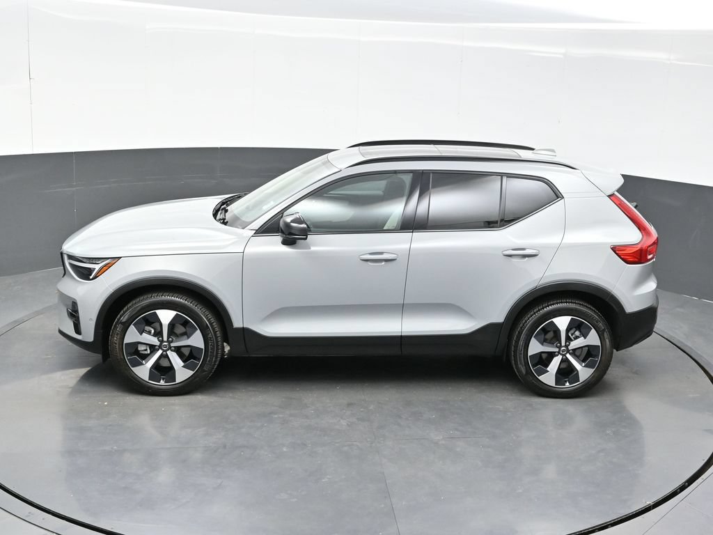 Used 2026 Volvo XC40 B5 Plus AWD/4WD image 35