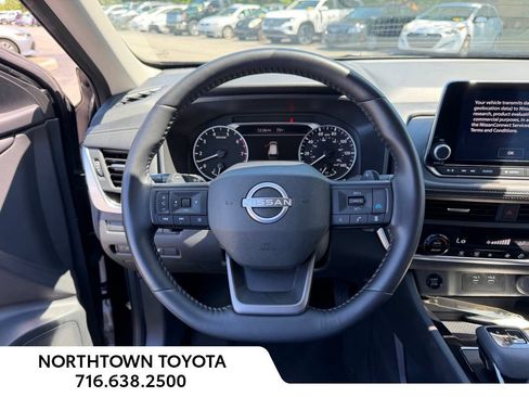 Used 2025 Nissan Rogue SV AWD/4WD image 8