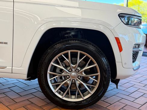 Used 2022 Jeep Grand Cherokee Summit w/ Luxury Tech Group V AWD/4WD image 11