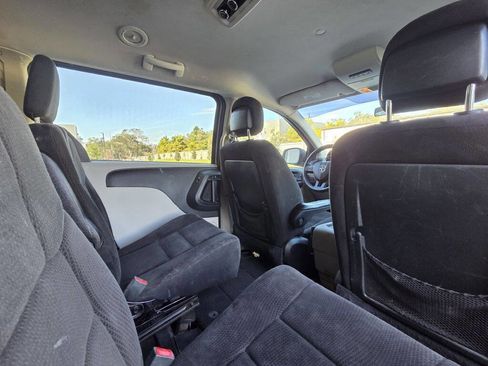 Used 2014 Dodge Grand Caravan SXT image 27