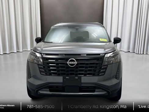 New 2026 Nissan Pathfinder SL image 2