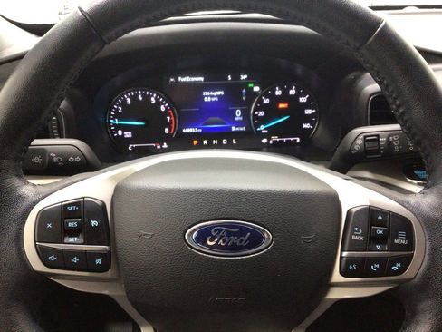 Used 2022 Ford Explorer XLT w/ Equipment Group 202A image 10