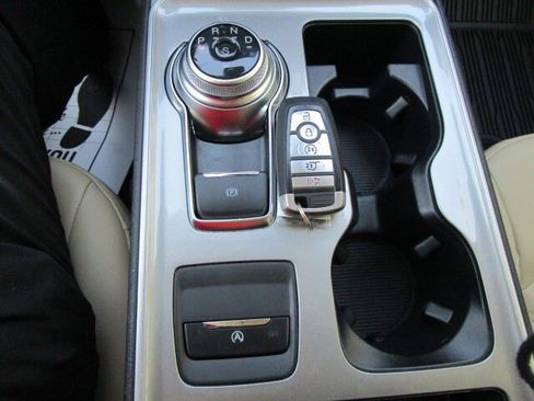 Used 2024 Ford Edge SEL w/ Convenience Package image 16