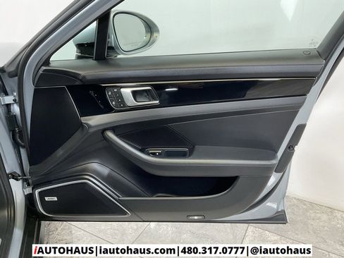 Used 2022 Porsche Panamera 4S w/ Premium Package image 40