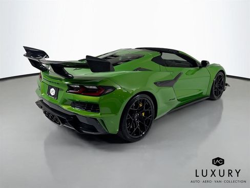 Used 2026 Chevrolet Corvette ZR1 w/ ZR1 Carbon Fiber Aero Package RWD image 6
