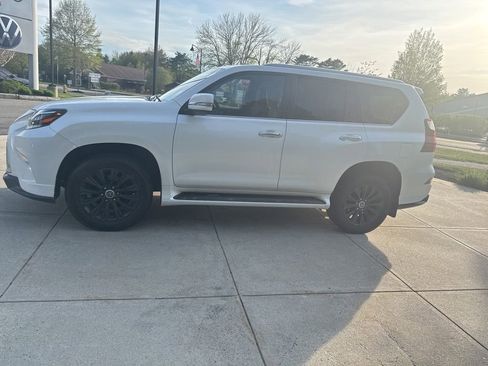 Used 2022 Lexus GX 460 Premium w/ Accessory Package AWD/4WD image 15