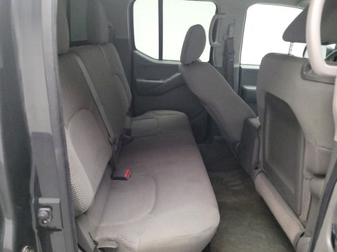 Used 2014 Nissan Frontier SV w/ SV Value Truck Package RWD image 19