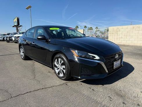 Certified 2025 Nissan Altima 2.5 S image 1