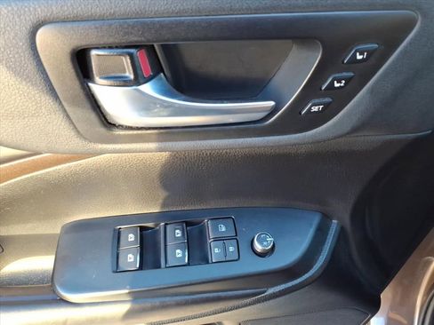 Used 2019 Toyota Highlander Limited Platinum image 25