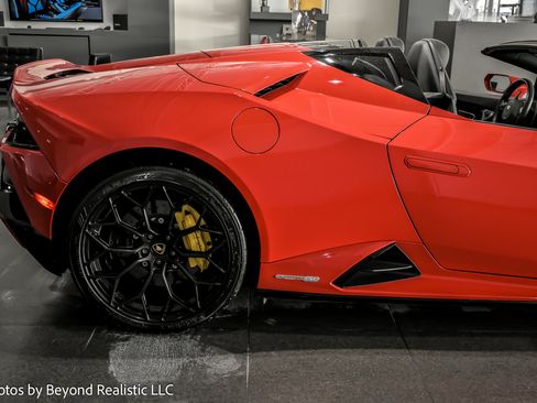 Used 2023 Lamborghini Huracan EVO image 7