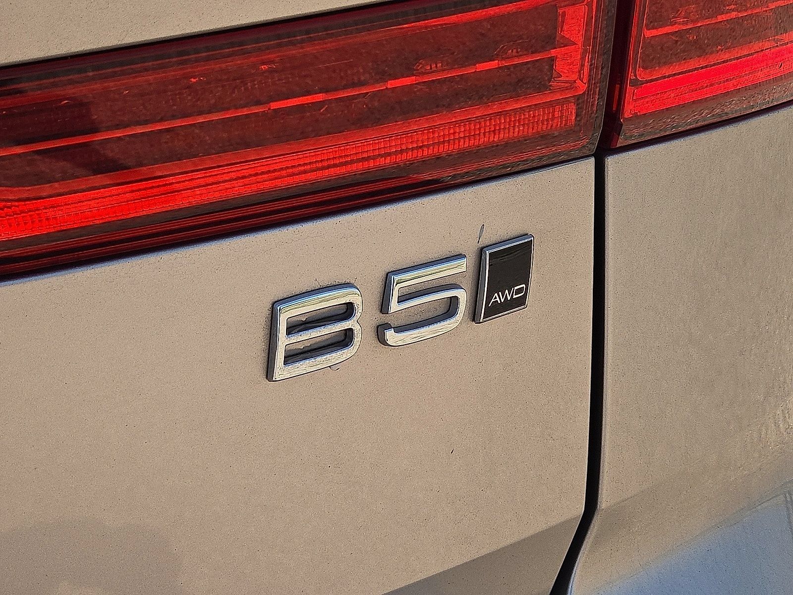 Certified 2024 Volvo XC60 B5 Core AWD/4WD image 12