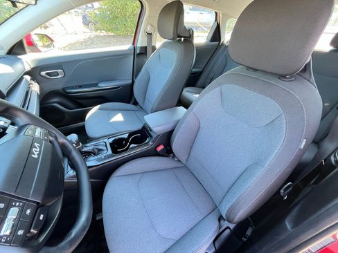 Used 2025 Kia K4 LXS image 32
