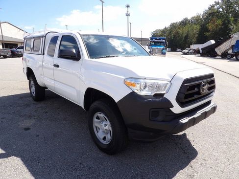 Used 2020 Toyota Tacoma SR image 11