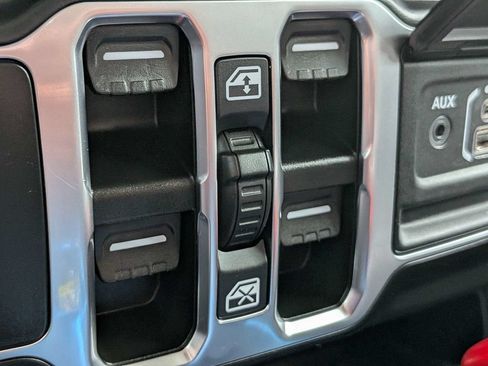 Used 2023 Jeep Wrangler Unlimited Sahara w/ Cold Weather Group AWD/4WD image 27