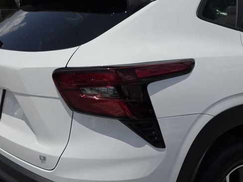 New 2026 Chevrolet Trax LT w/ LT Convenience Package FWD image 10