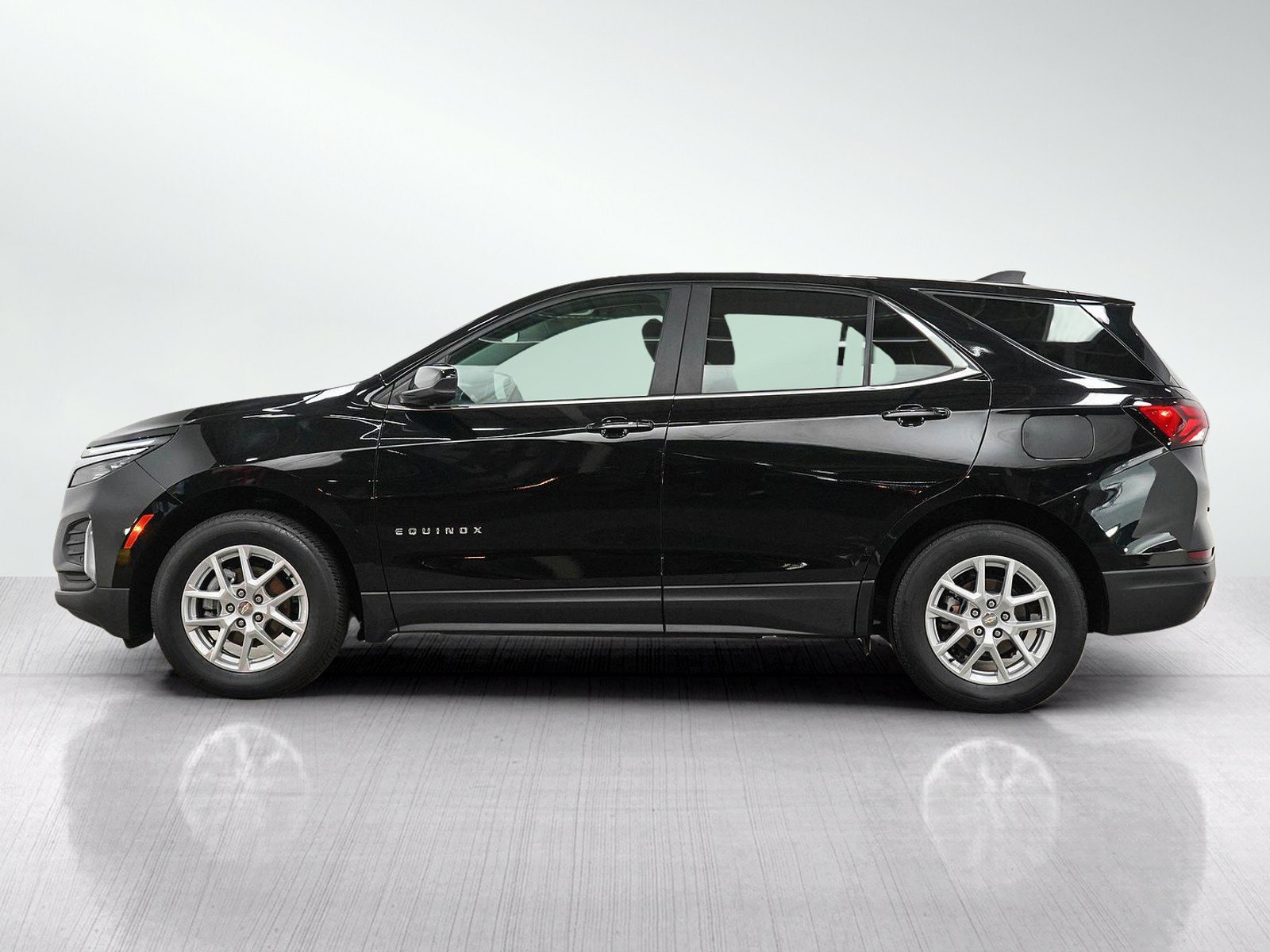 Used 2024 Chevrolet Equinox LT AWD/4WD image 2
