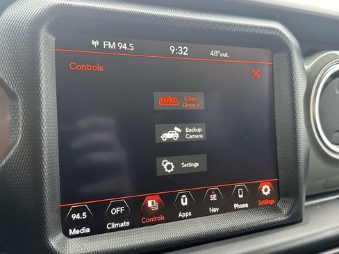 Used 2023 Jeep Wrangler Sahara image 32