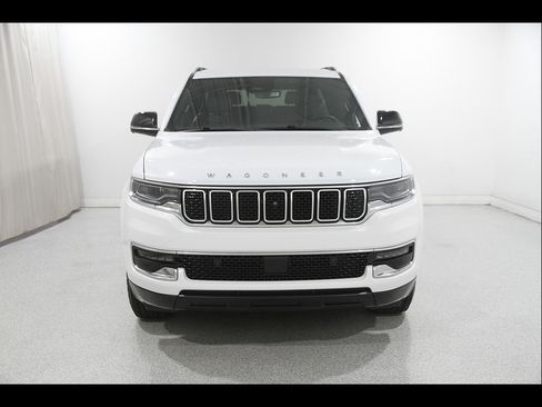 Used 2024 Jeep Wagoneer 4WD w/ Convenience Group I image 2