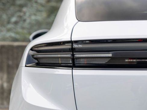 New 2025 Porsche Macan Electric image 19