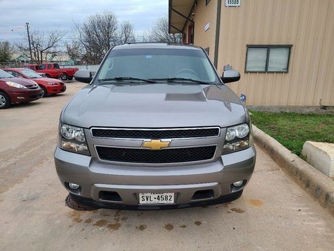 Used 2008 Chevrolet Suburban LT w/ LT Preferred Equipment Group image 8